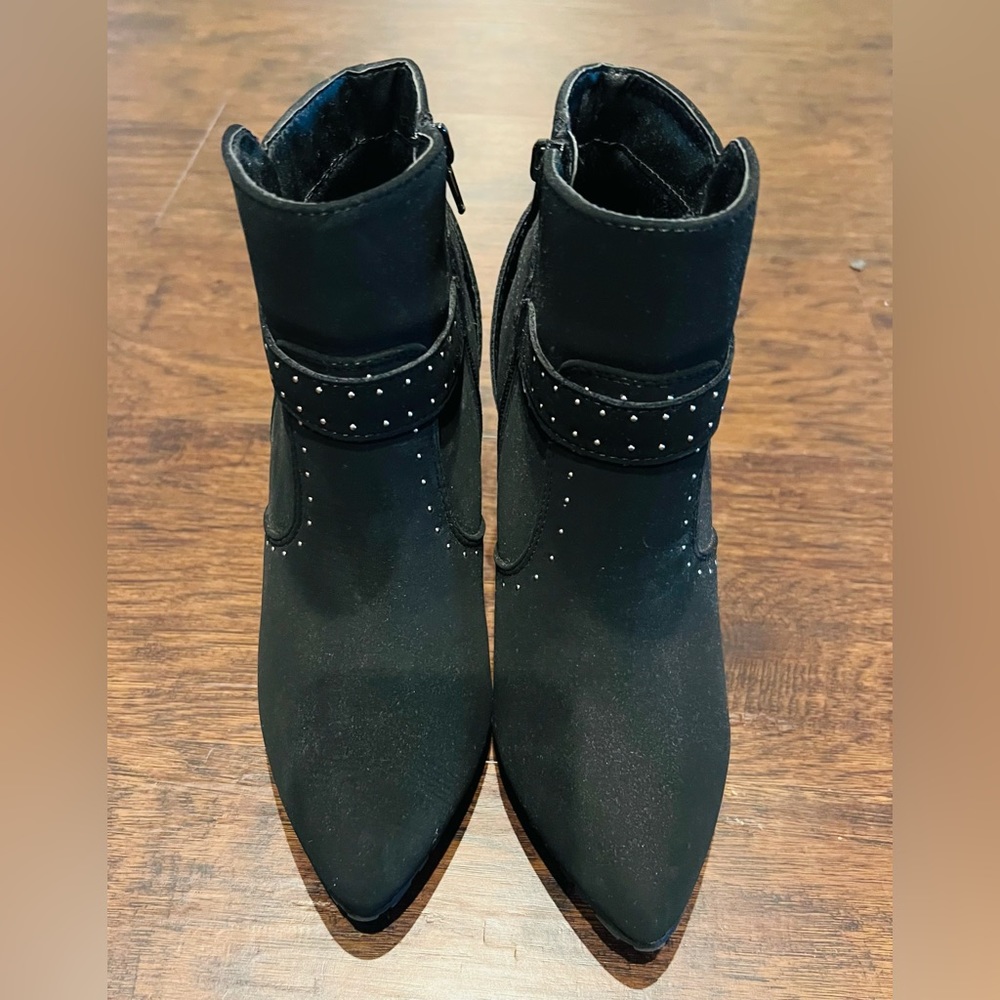 Me Too Brand, Size 8, Suede Bootie with silver tone rivot details